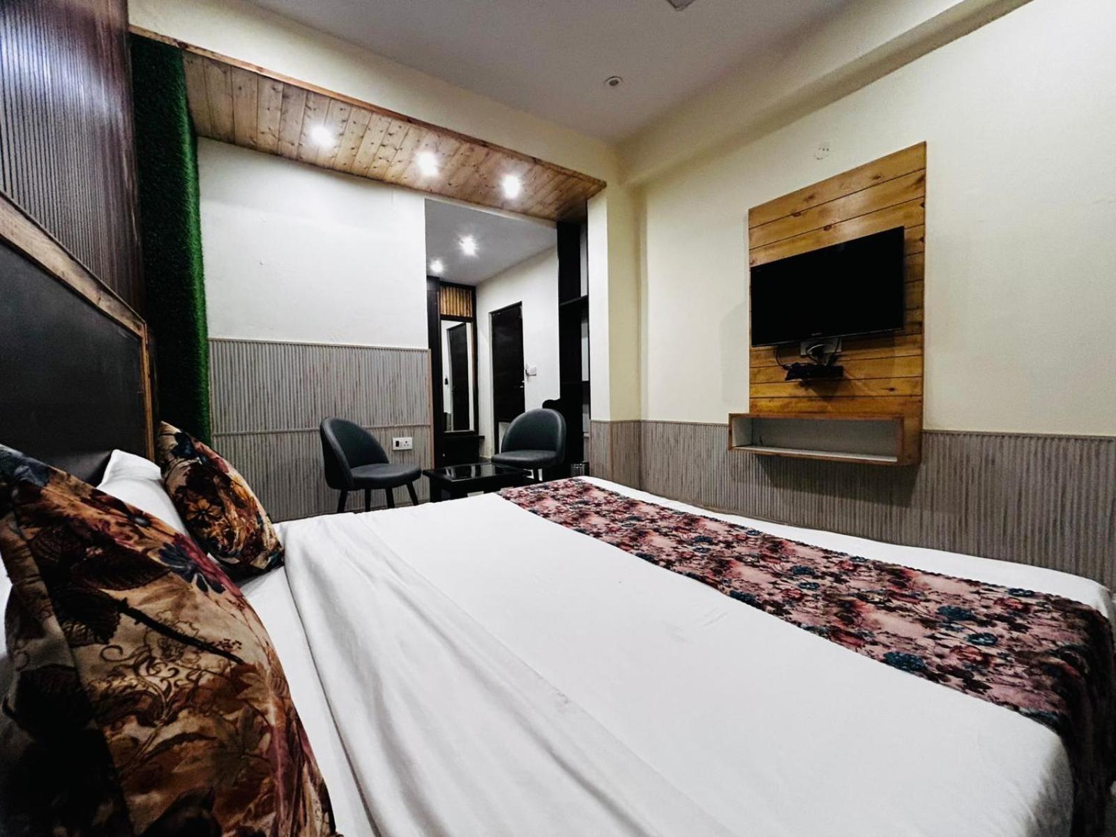 Hangout Inn Bhāgalpur Eksteriør billede