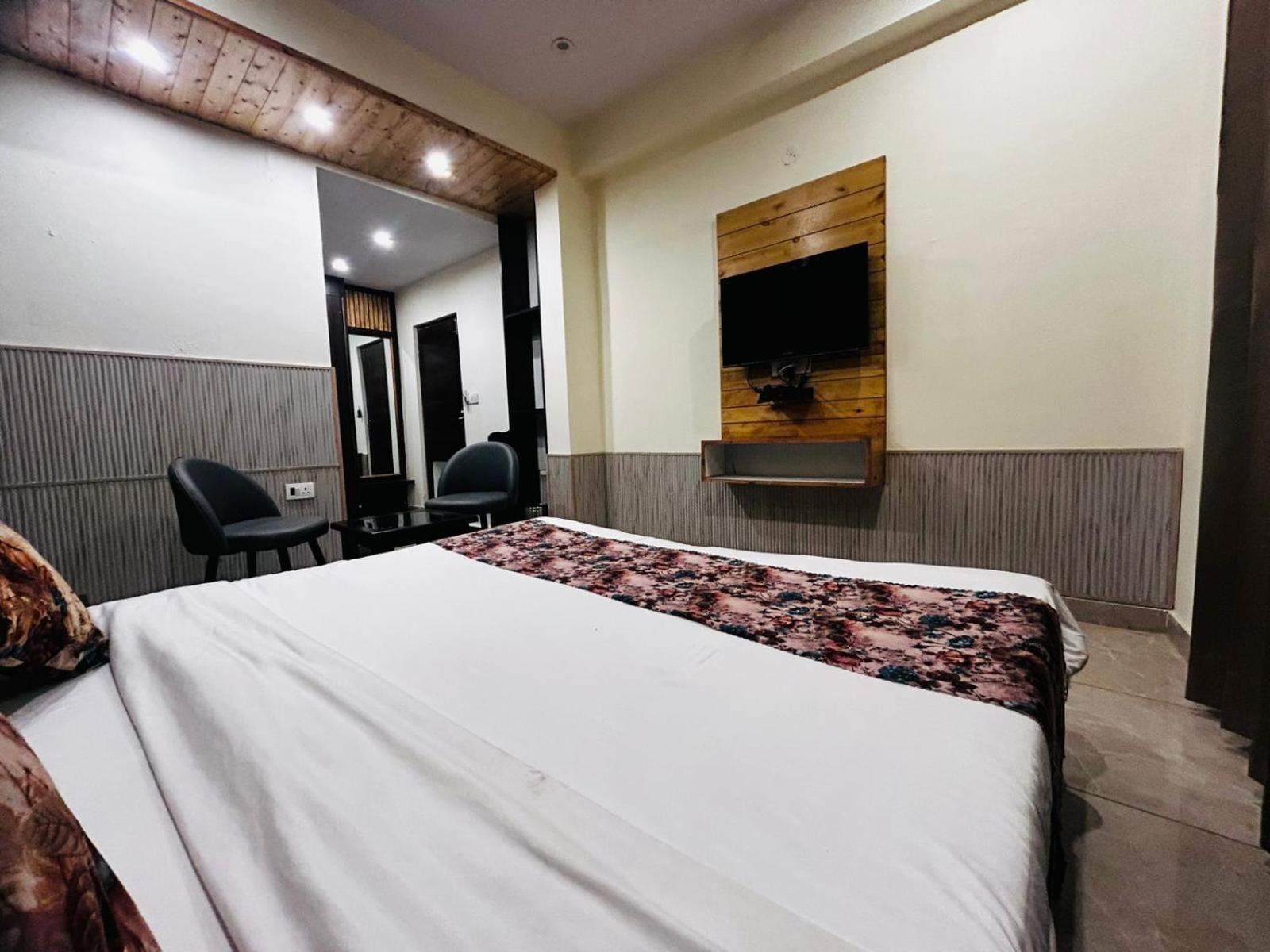 Hangout Inn Bhāgalpur Eksteriør billede