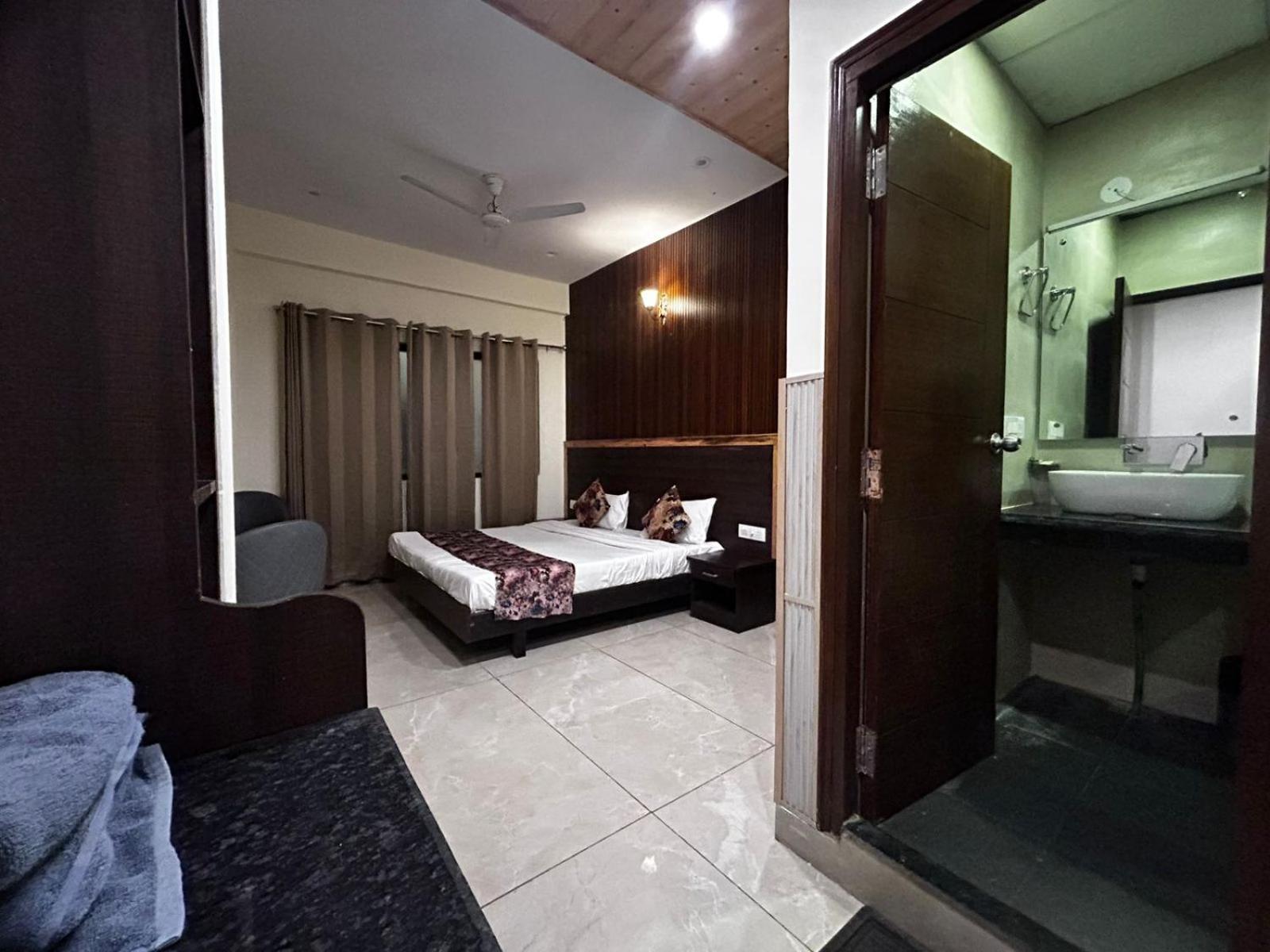 Hangout Inn Bhāgalpur Eksteriør billede